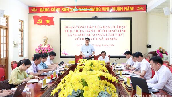 Đoàn công tác của Ban Chỉ đạo thực hiện quy chế dân chủ ở cơ sở của tỉnh làm việc tại xã Ba Sơn