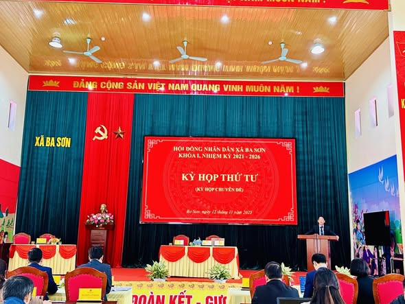 Đồng chí Vy Minh Long phát biểu khai mạc Kỳ họp