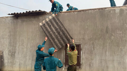 CHÍNH QUYỀN VÀ GIA ĐÌNH PHỐI HỢP KHẨN TRƯƠNG KHẮC PHỤC HẬU QUẢ SAU DÔNG LỐC