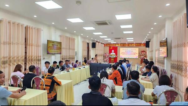 ĐOÀN CÔNG TÁC XÃ BA SƠN THĂM, HỌC TẬP KINH NGHIỆM GIẢM NGHÈO BỀN VỮNG TẠI XÃ VĂN CHẤN