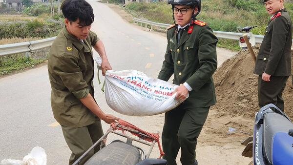 CÔNG AN XÃ BA SƠN HƯỞNG ỨNG CHƯƠNG TRÌNH “XÓA NHÀ TẠM, NHÀ DỘT NÁT” TRÊN ĐỊA BÀN XÃ.